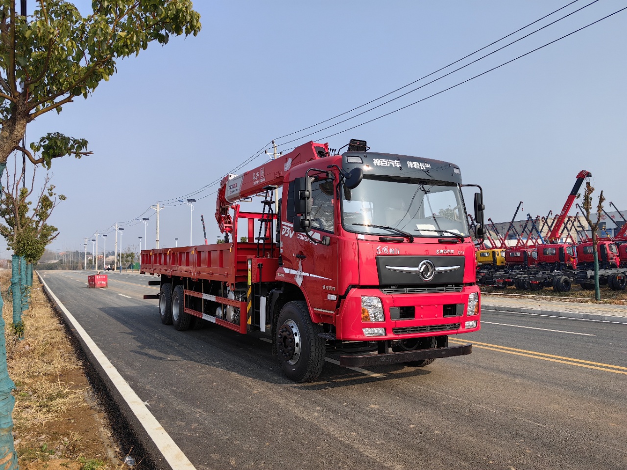 12噸東風(fēng)暢行D3V后八輪隨車吊